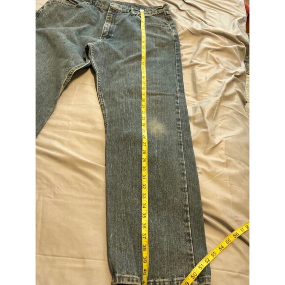 Wrangler Jeans Mens Size 36x32 Relaxed Fit Tapered Leg Vintage Blue Washed Denim - Picture 7 of 7